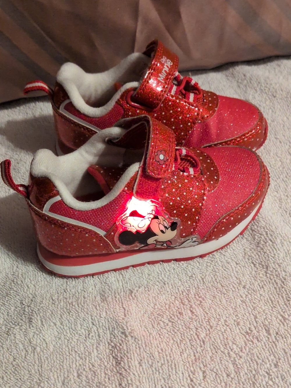 Girls' Light-Up Minnie Mouse Red Glitter Sneakers - Velcro Size 7
